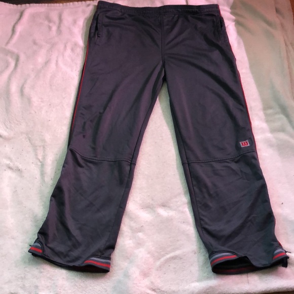 Wilson boy jogging pants in dark gray with details in red. Size XL (18/20) - Picture 6 of 12